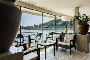 Club Lounge